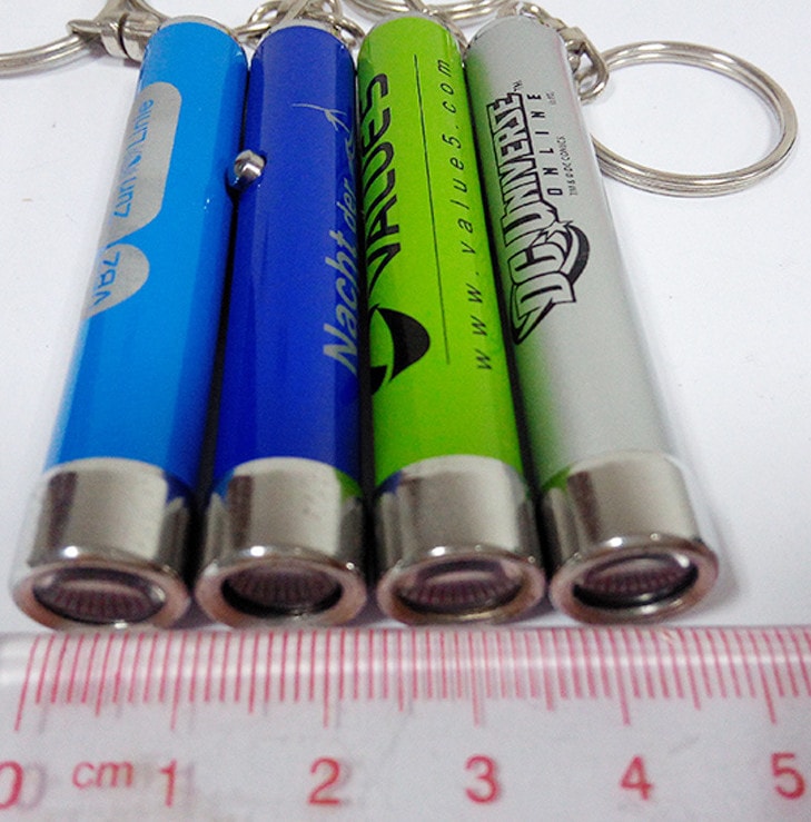 6.5cm metal projectot keychain with logo on it
